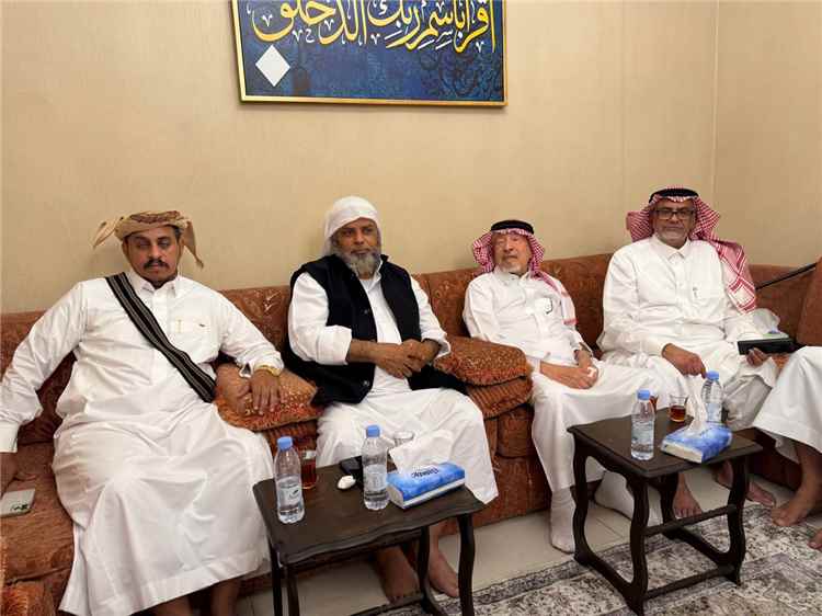رئيس حلف كوادر مناطق الواحدي يلتقي الشيخ بانجوة لمناقشة آخر المستجدات في ملف السحر والشعوذة