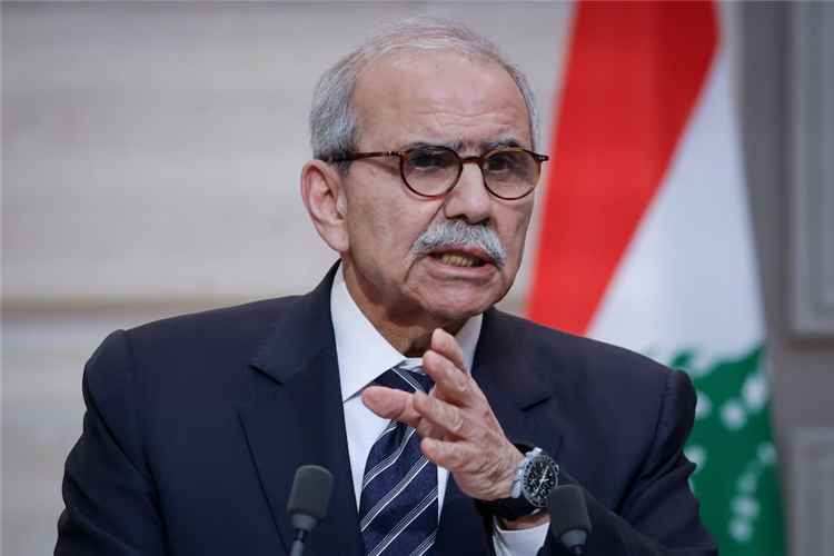 رئيس وزراء لبنان يطالب حزب الله بالإيفاء بتعهداته
