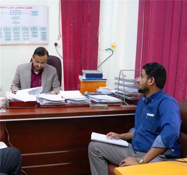 محافظ شبوة يناقش اوضاع كهرباء الريف وجهود الاوقاف في تعزيز الوسطية