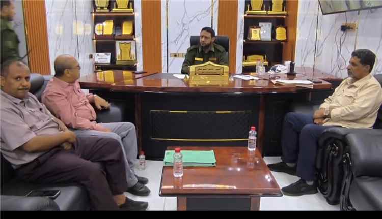 مدير أمن لحج يناقش مع قيادة الواجبات الزاوية والضرائب وسلطة تبن تعزيز التنسيق ومعالجة التداخلات الإدارية