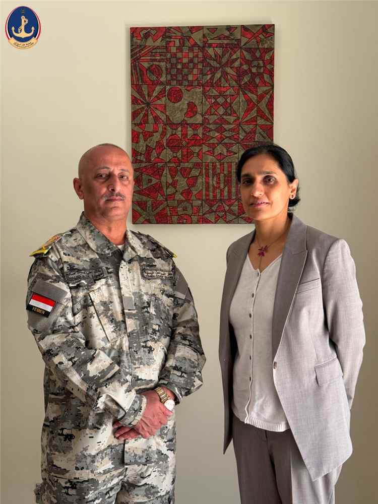 رئيس مصلحة خفر السواحل اليمنية يلتقي سفيرة المملكة المتحدة لدى اليمن لبحث التعاون والأمن البحري