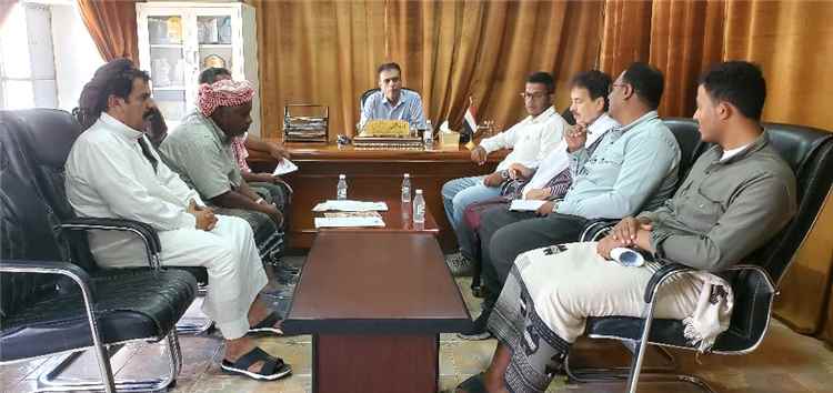 مدير عام مديرية القطن يناقش ترتيبات عمل دراسات مشروع بناء مصدات وجابيونات لحماية الأراضي الزراعية بمنطقة السفولة