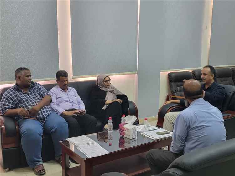الوكيل المساعد لوزارة الصحة تطلع على سير العمل بمكتب الصحة بعدن وتؤكد تعزيز الشراكة للارتقاء بجودة الخدمات الصحية