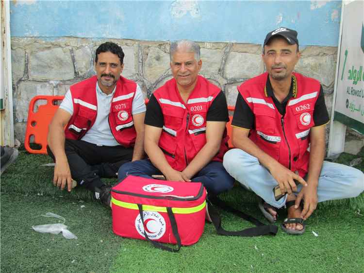 جهود مميزة لطاقم الهلال الأحمر بتعز خلال مباراة شباب المعافر وشباب ماوية