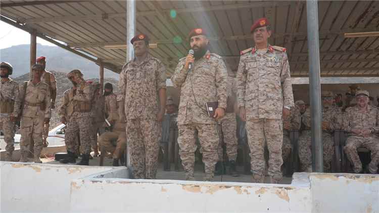 لجنة وزارة الدفاع تواصل أعمالها في محور باب المندب وتطلع على جاهزية وحداته العسكرية