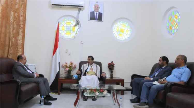 وكيل محافظة مأرب يناقش مع نائب وزير الشؤون الاجتماعية دعم السلطة المحلية لمواجهة التحديات الإنسانية