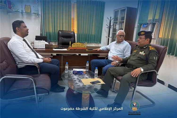 مدير كلية الشرطة حضرموت يبحث مع مكتب وزارة الصحة والسكان تعزيز التعاون المشترك ودعم الخدمات الطبية