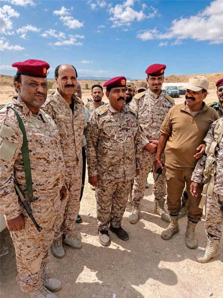 قائد المنطقة العسكرية الثانية يتفقد جاهزية معسكر كوارتز التابع للواء الضبة في غيل باوزير