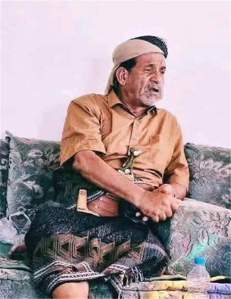 مدير عام شرطة محافظة البيضاء يعزي في وفاة الشيخ احمد عبدالله العروي