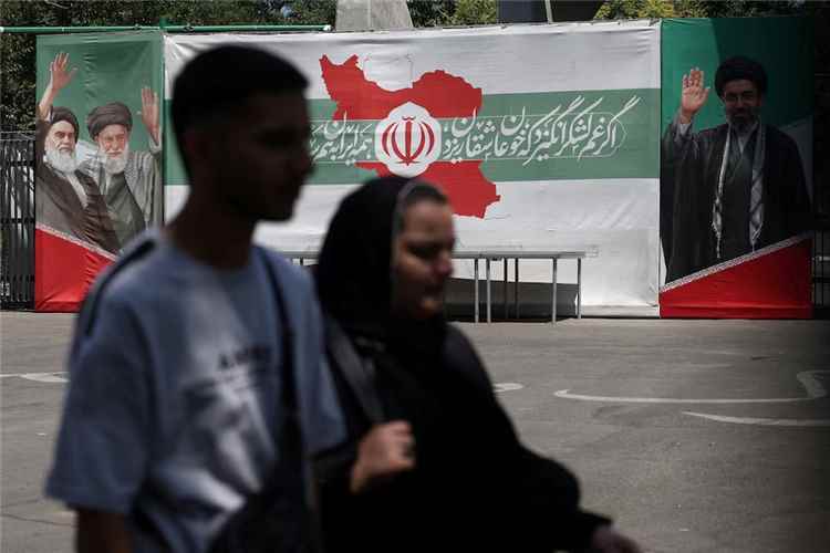 رويترز : الحرس الثوري الإيراني سيحقق مكاسب ضخمة في حال رفع العقوبات الأمريكية
