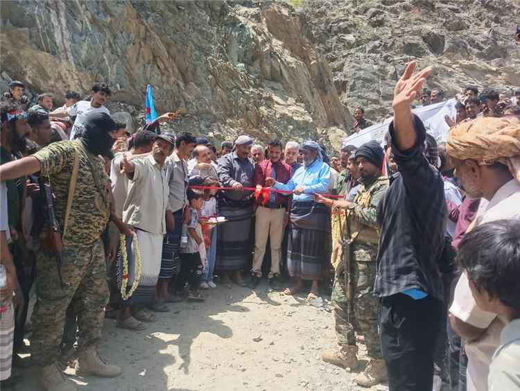 ​يافع تفتتح شريان الحياة.. إنجاز المرحلة الأولى من طريق "مركز أعرم مشألة" في إحتفالية كبرى