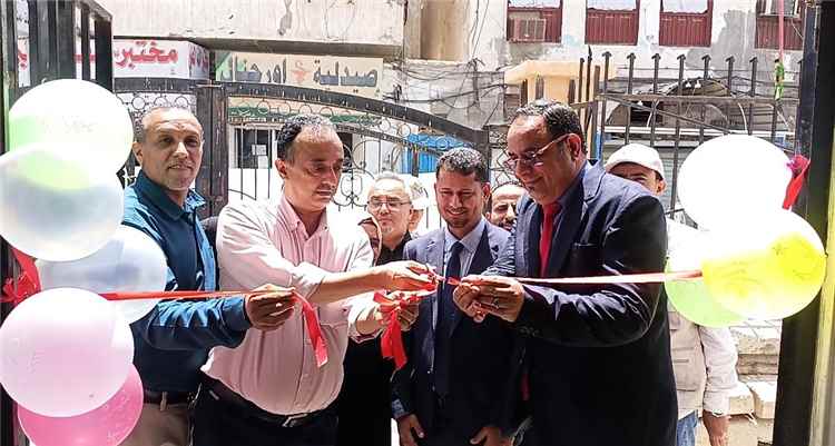 مدير صحة عدن يدشن مشروع تشغيل منظومة الطاقة الشمسية لمجمع الميدان الصحي مقدمة من مؤسسة منى الرحمة الخيرية