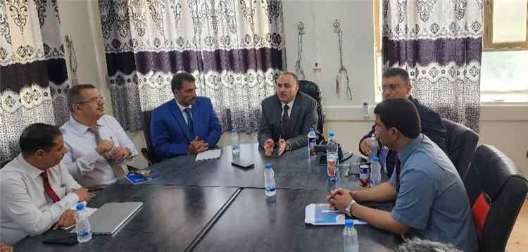 نائب وزير المالية يطلع على سير العمل بمكتب الوزارة في مأرب