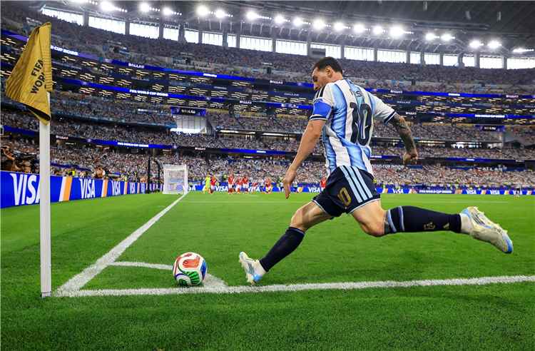 ميسي يقود الأرجنتين إلى دور الـ32 لكأس العالم 2026م بثنائية نظيفة في مرمى النمسا