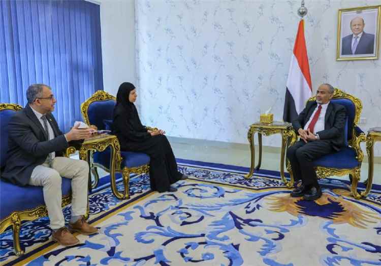 لقاء في معاشيق يناقش القضايا الإنسانية وجهود الإفراج عن الأسرى