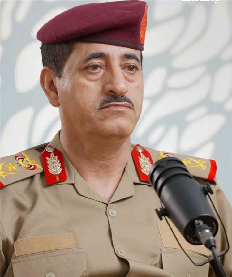 فتح: وزير الدفاع يجسد القيم العسكرية المتوازنة خلال عمله
