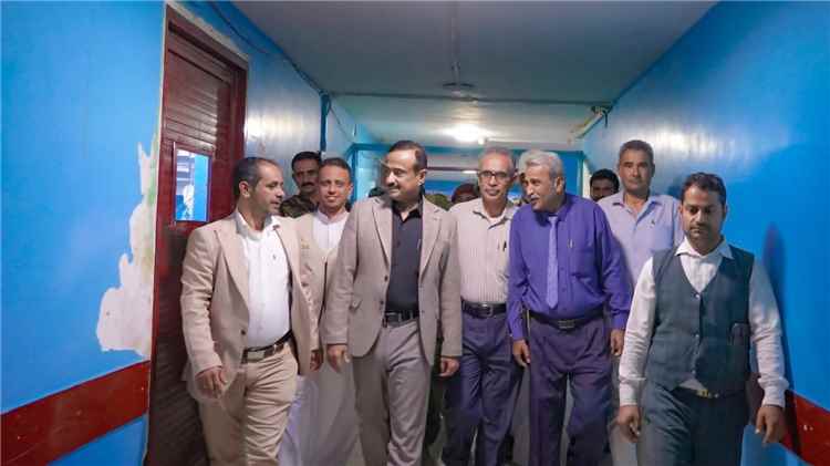 المحافظ بن الوزير يدشّن العمليات الجراحية لمخيم العيون بمستشفى شبوة العام للأمومة والطفولة