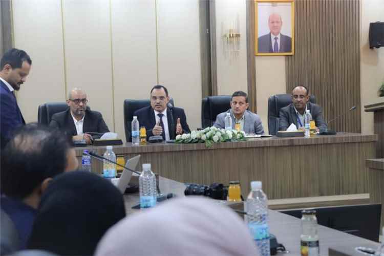 الوزير السقطري يفتتح الاجتماع التنسيقي لكتلة الأمن الغذائي والزراعة في عدن