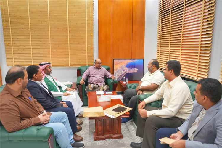 محافظ حضرموت يطّلع على تدخلات مركز الملك سلمان للإغاثة ويؤكد دعم المشاريع الإنسانية والتنموية بالمحافظة