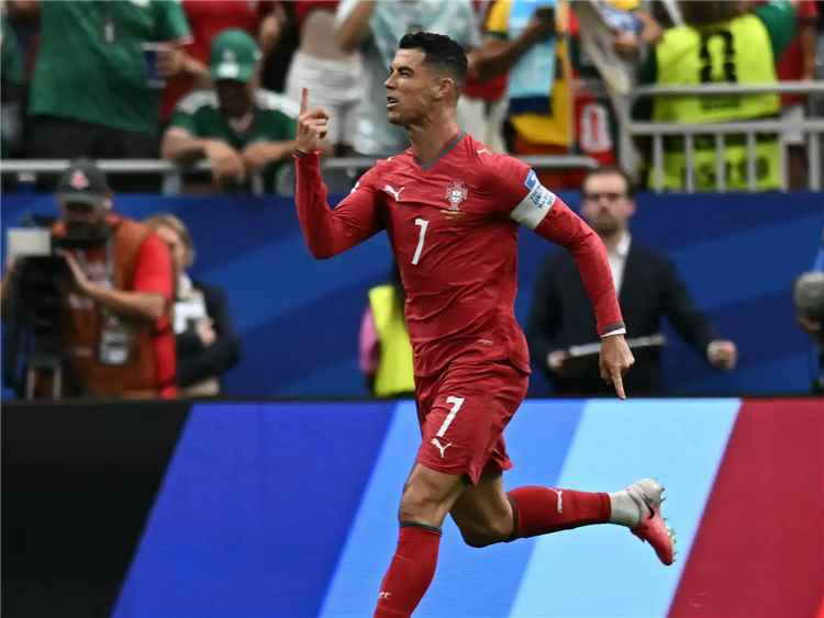 فك شراكة ميسي.. رونالدو أول لاعب يسجل في 6 نسخ من المونديال