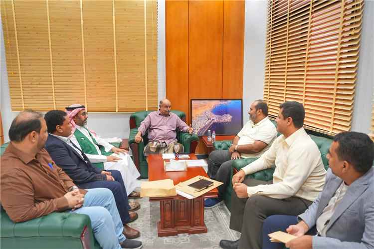 عضو مجلس القيادة الرئاسي محافظ حضرموت يطّلع على تدخلات مركز الملك سلمان للإغاثة ويؤكد دعم المشاريع الإنسانية والتنموية بالمحافظة