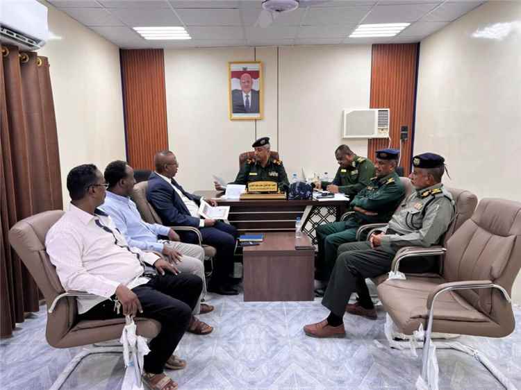 العميد الجابري يلتقي وفد السفارة الصومالية ويبحث تعزيز التعاون وتسهيل خدمات اللاجئين