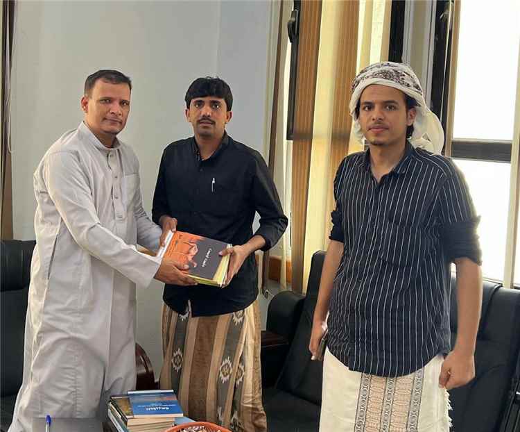 مدير مركز اللغة المهرية يستقبل قيادة مبادرة مهرة آرت