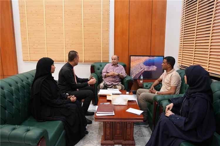 عضو مجلس القيادة محافظ حضرموت يتسلّم مخرجات ورشة موسم البلدة ويشدد على تحويله إلى رافد تنموي مستدام