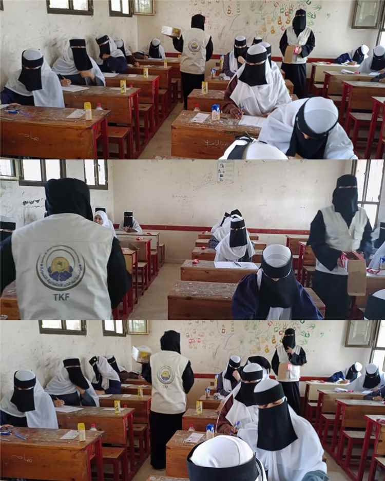 مؤسسة ثمار الخير تواصل لليوم الثالث توزيع العصائر والماء البارد والكعك على طالبات مجمع أروى بأبين