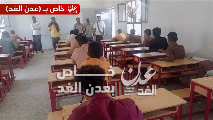 مدير عام أحور يتفقد سير الامتحانات الوزارية للثانوية العامة بمجمع الزهراء