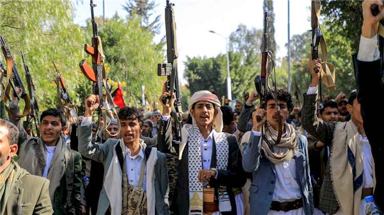الحوثيون يعلنون التعبئة العامة ويهددون بتوسيع المواجهة نحو المناطق المحررة