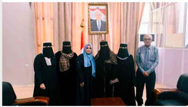 وزيرة الدولة لشؤون المرأة تناقش مع السلطة المحلية في عدن تعزيز برامج تمكين المرأة