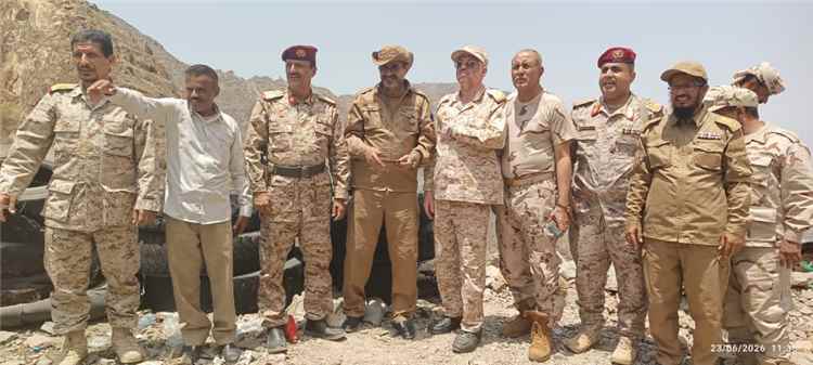 لجنة وزارة الدفاع والمنطقة الرابعة تستكمل نزولها الميداني بزيارة محور يافع وموقع سباح العسكري