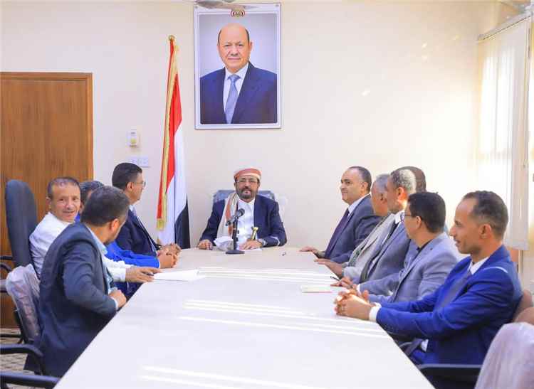 العرادة يطلع على نتائج أعمال اللجنة المشتركة من وزارة المالية والبنك المركزي في ختام زيارتها لمأرب