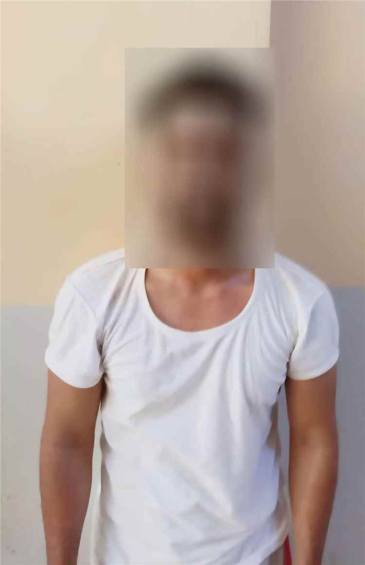 شرطة التواهي تلقي القبض على متهم شرع في قتل بائع قات بسوق التواهي.