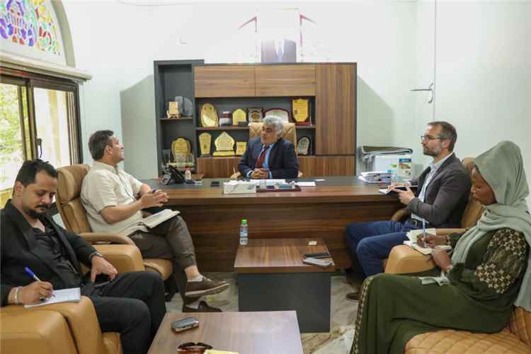 نائب وزير التخطيط يبحث مع شركاء الأمن الغذائي سبل معالجة الفجوة الغذائية وتعزيز برامج التغذية