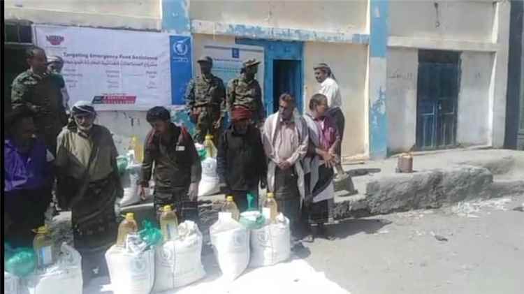 مدير عام جيشان يدشن توزيع المواد الغذائية المقدمة من برنامج الغذاء  العالمي