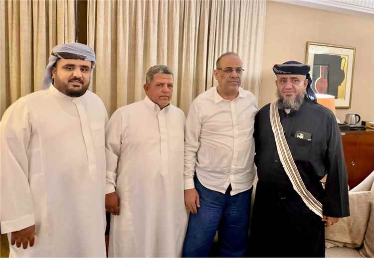 الميسري يستقبل الشيخ نايف الحروبي في الرياض لبحث تعزيز اللحمة الوطنية ودعم الحوار الجنوبي.