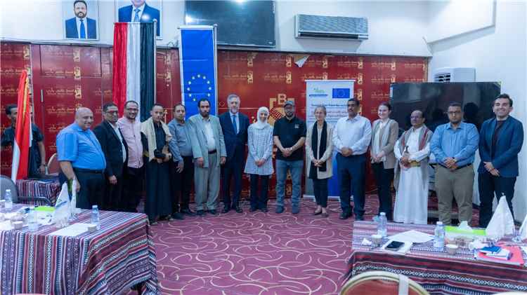 سفير الإتحاد الأوروبي وسفيرة هولندا يطلعان على مشروع تعزيز الأمن المائي بالطاقة المتجددة في مأرب