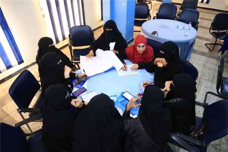 دائرة المرأة بالمجلس الأعلى للمقاومة تختتم ورشة لتعزيز الدور القيادي للمرأة في تعز