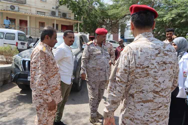 لجنة من وزارة الدفاع تطلع على الخدمات الطبية المقدمة في مستشفى باصهيب