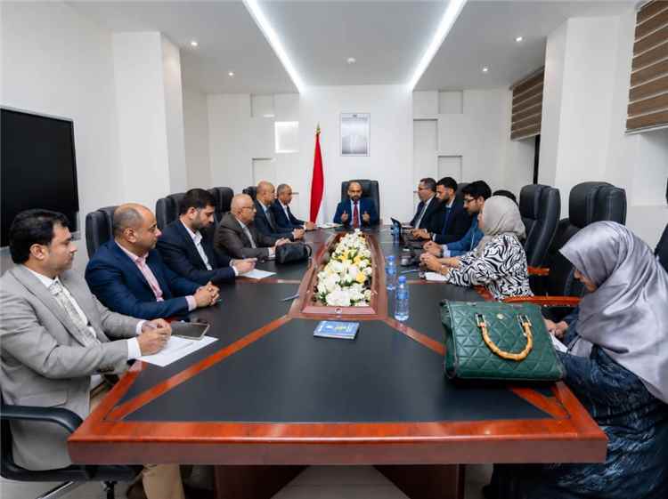 وزير الاتصالات يبحث مع وفد البنك الدولي أولويات التحول الرقمي ودعم تطوير البنية التحتية للقطاع