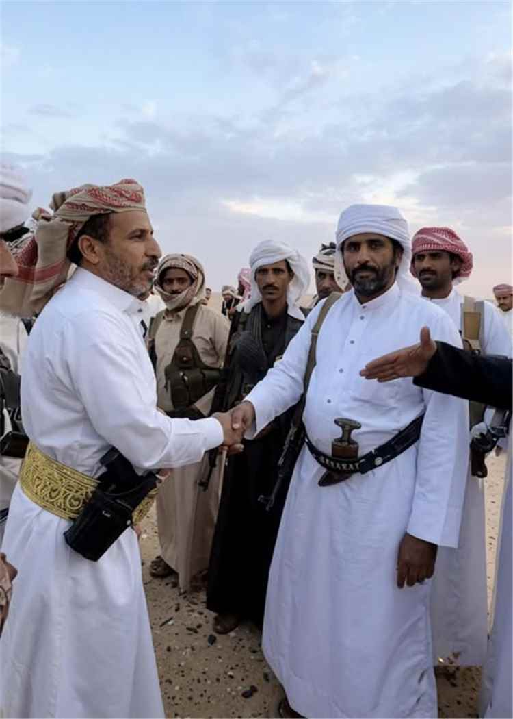 سياسي سعودي: جماعة الحوثي تسعى لإشعال خلافات قبلية بعد نكف الشيخ "فدغم"