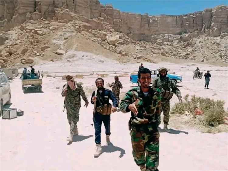 دعوات قبلية وشعبية في شبوة لرفض استقالة قائد الحزام الأمني والمطالبة ببقائه في منصبه