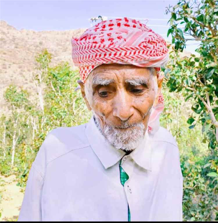 ​أولاد وإخوان وأبناء إخوة الفقيد "زيد علي العمري" بسرار يرفعون رسالة شكر وعرفان لكل من شاطرهم مصابهم