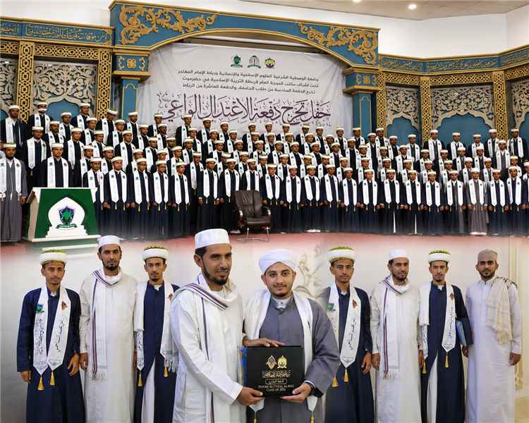 مدير دار المشهور بأحور يشارك في حفل تخرج جامعة الوسطية الشرعية بمدينة تريم  ويهنئ خريجي المديرية