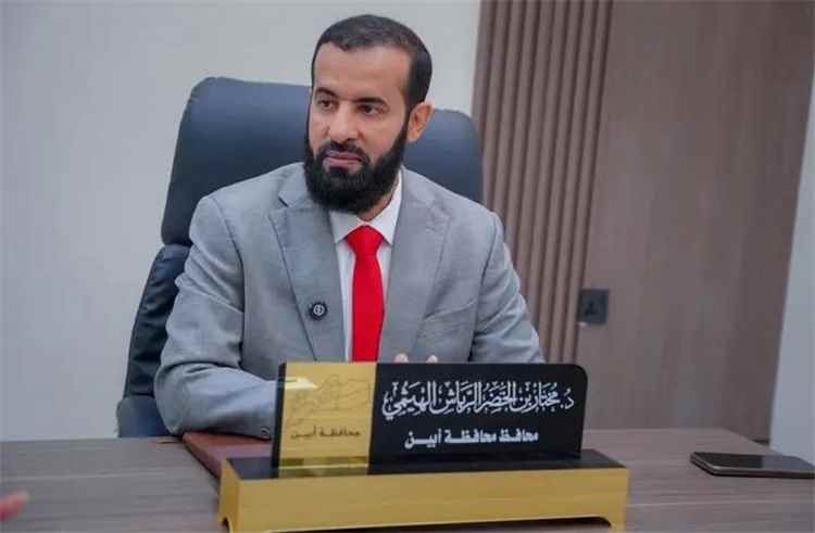 مدراء مكاتب التربية والتعليم بمديريات أبين يطالبون المحافظ الرباش بعدم قبول استقالة مدير عام التربية