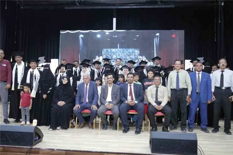 المكلا تحتفي بتخريج الدفعة الأولى من ماجستير الإدارة الصحية بتعاون استراتيجي بين «صلة» و«الصندوق الخيري»