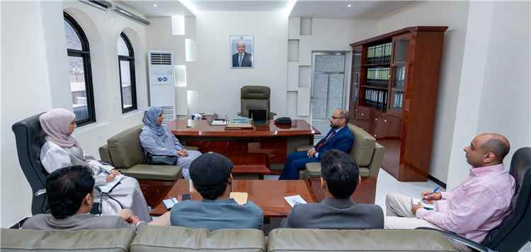 وزير الاتصالات يناقش مع الجهاز المركزي للإحصاء آلية انشاء قاعدة بيانات وطنية وتعزيز أمن المعلومات