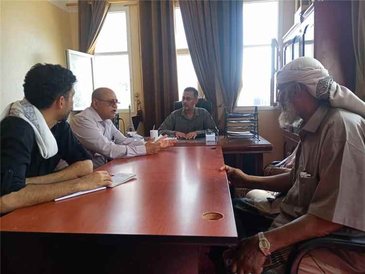 مدير عام تبن ومدير صندوق النظافة بلحج يناقشان آلية تحسين أعمال النظافة في المديرية